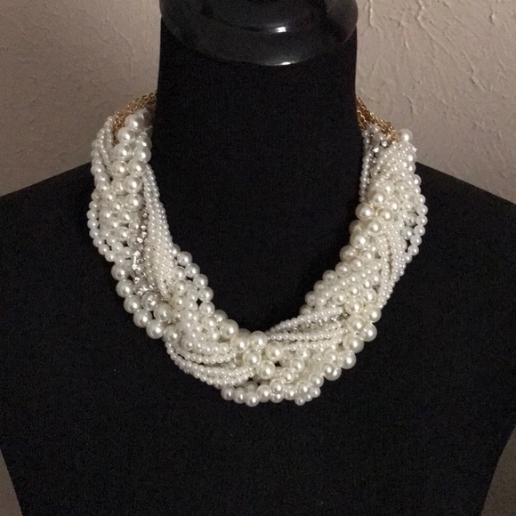 🏆HOST PICK🏆💫Twisted Faux Pearls Choker/Necklace - Picture 7 of 8